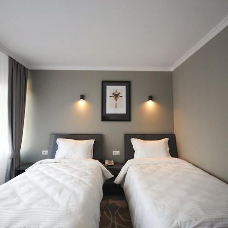 Hotel Callisto Pristina Kültér fotó