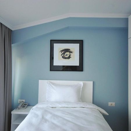 Hotel Callisto Pristina Kültér fotó