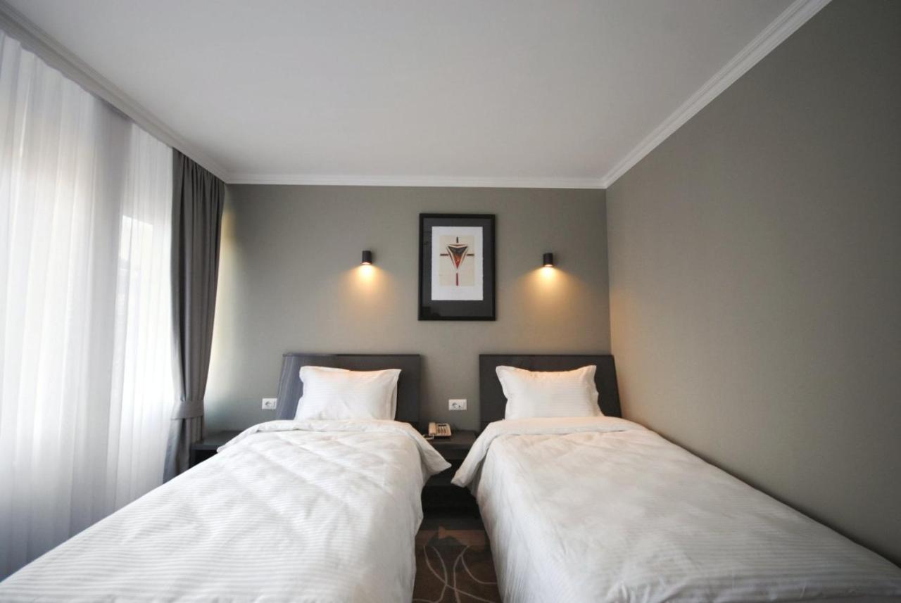 Hotel Callisto Pristina Kültér fotó