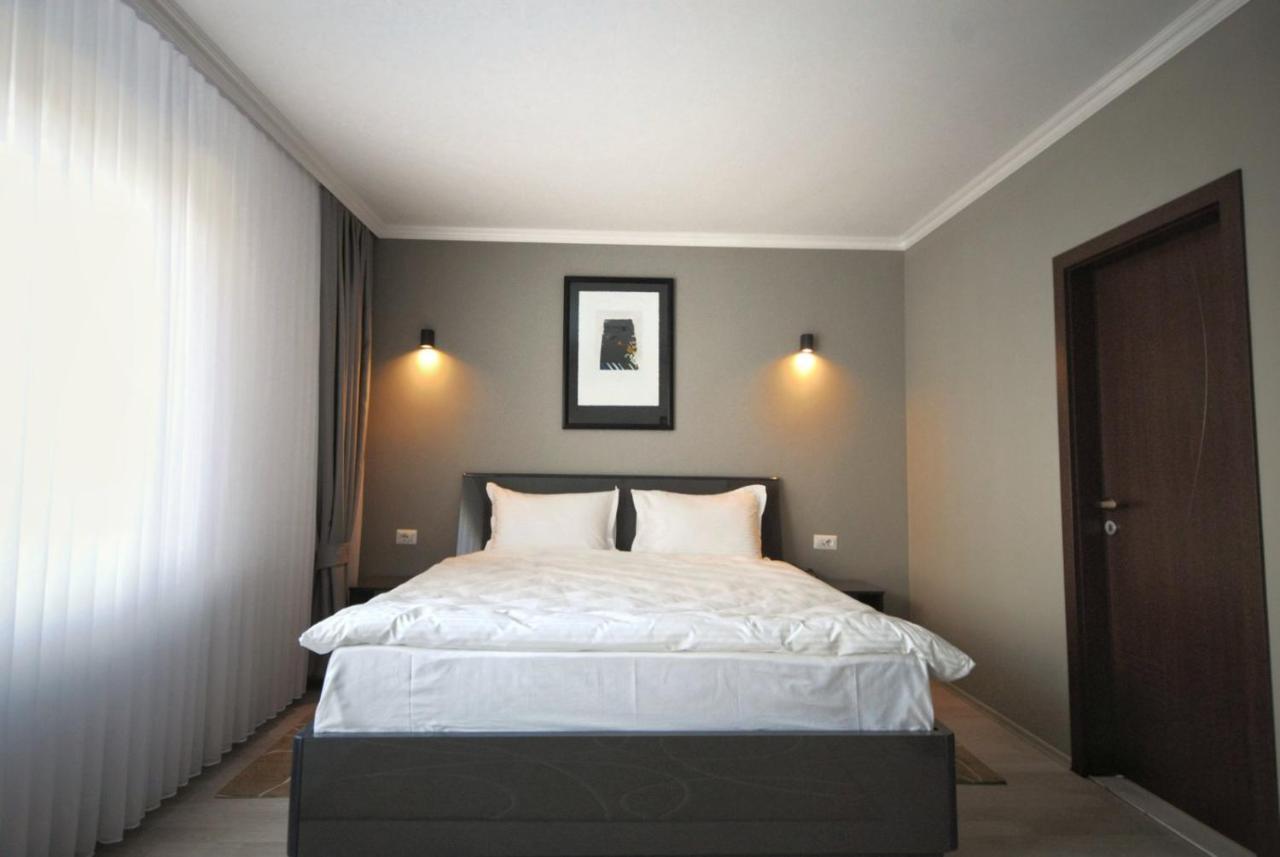 Hotel Callisto Pristina Kültér fotó