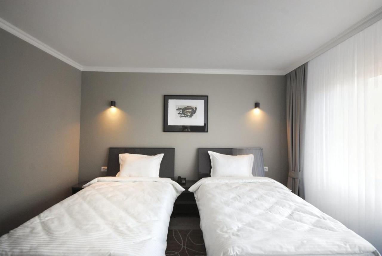 Hotel Callisto Pristina Kültér fotó