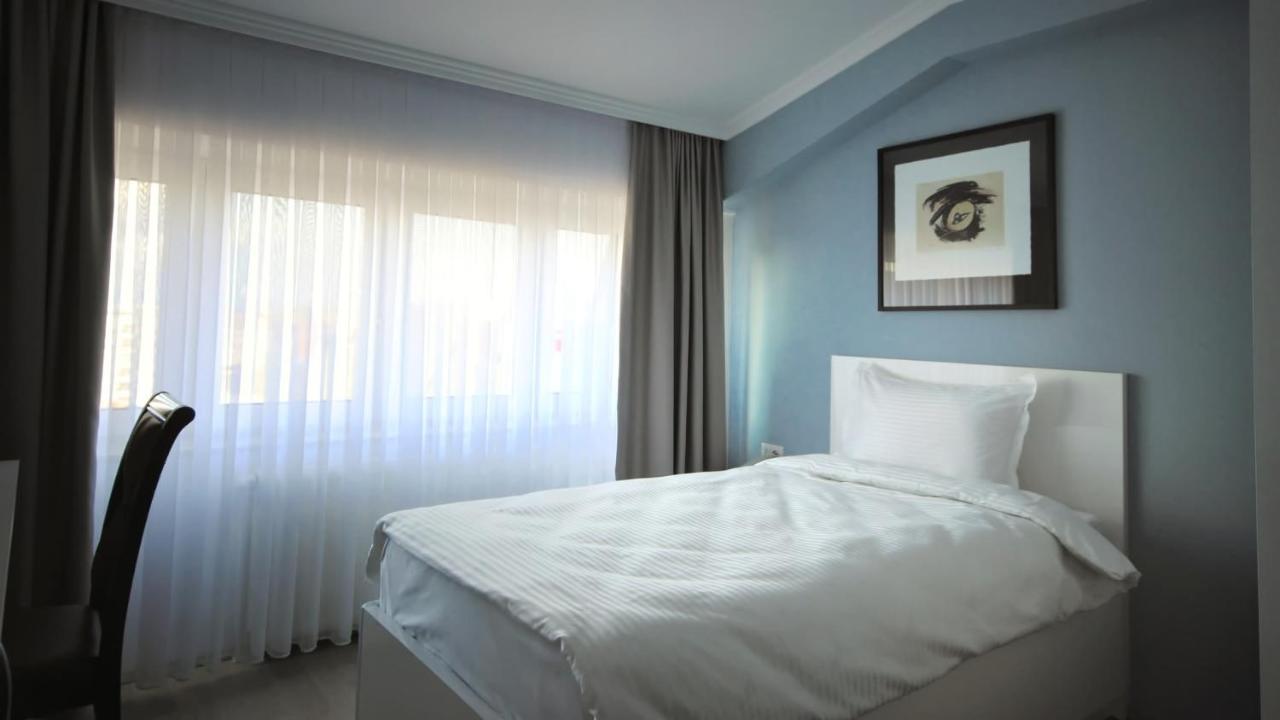 Hotel Callisto Pristina Kültér fotó