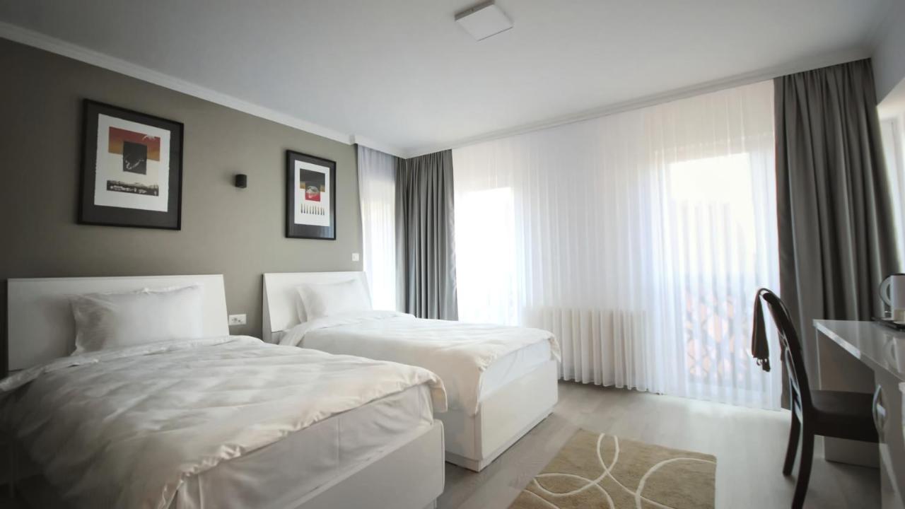 Hotel Callisto Pristina Kültér fotó