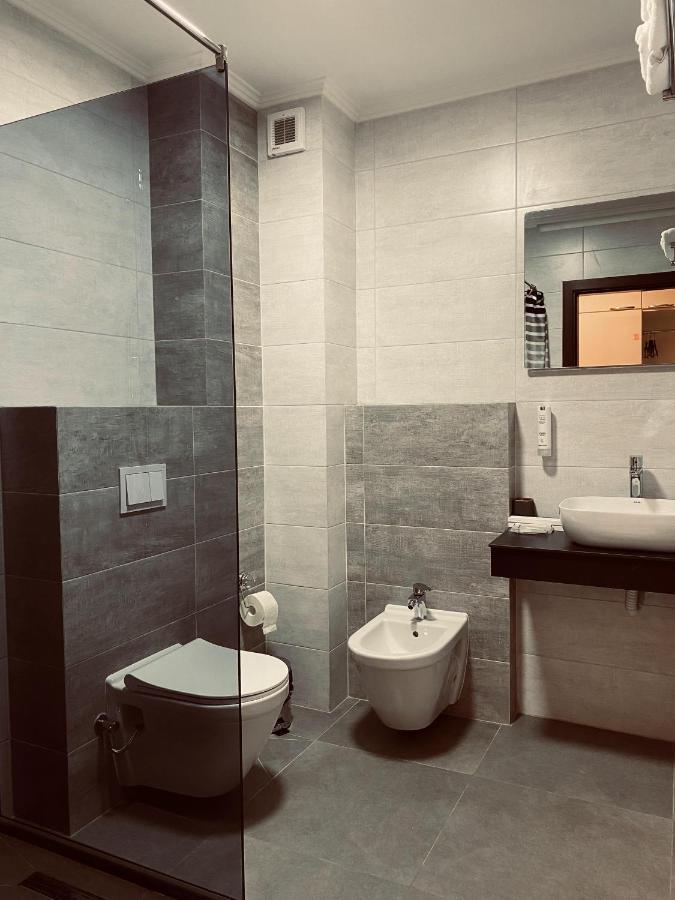 Hotel Callisto Pristina Kültér fotó