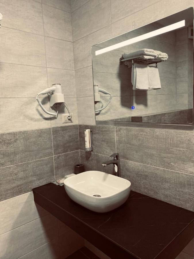 Hotel Callisto Pristina Kültér fotó